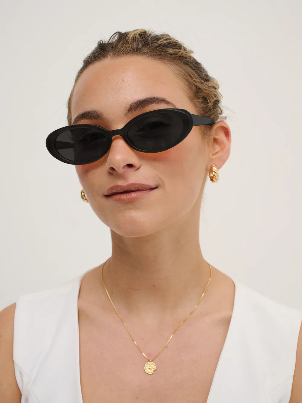 Rose Oval Frame Sunglasses in Black