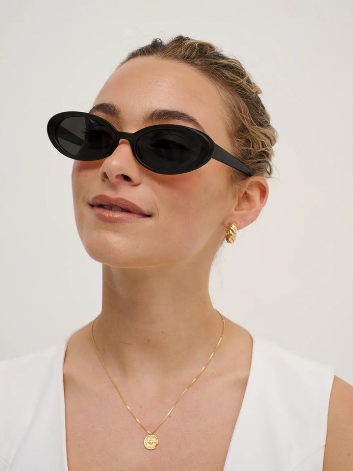 Rose Oval Frame Sunglasses in Black
